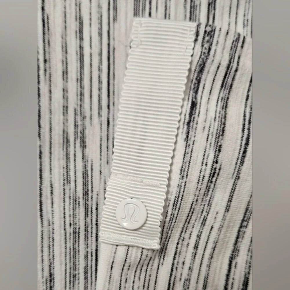 Lululemon Vinyasa Scarf Gray Black White Circle Snap Wrap